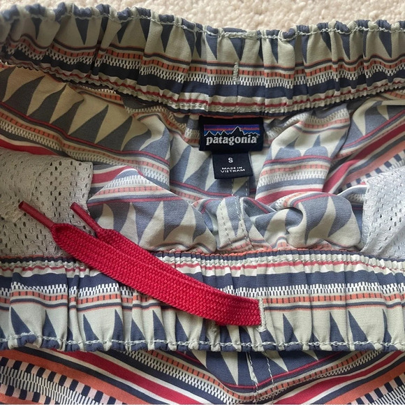 Patagonia Stripe 2 1/2” Inseam Baggies Shorts - Picture 2 of 4